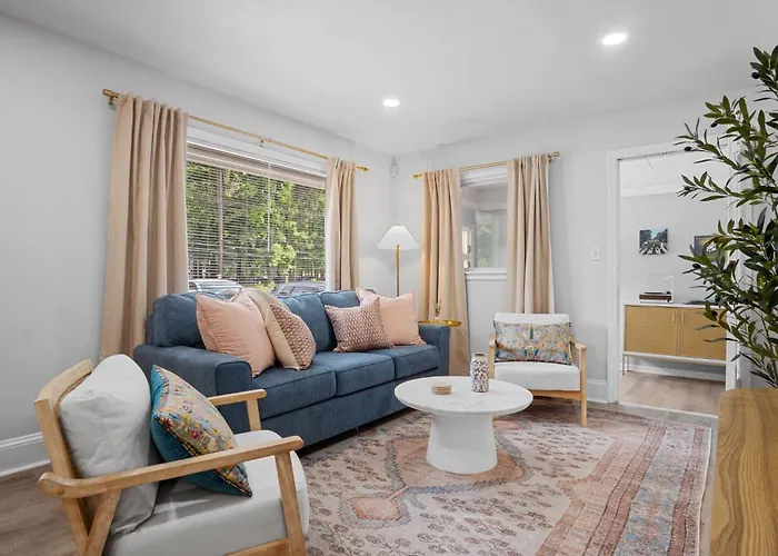 3Bd Near Dt | Bbq, Backyard Games & Outdoor Dining