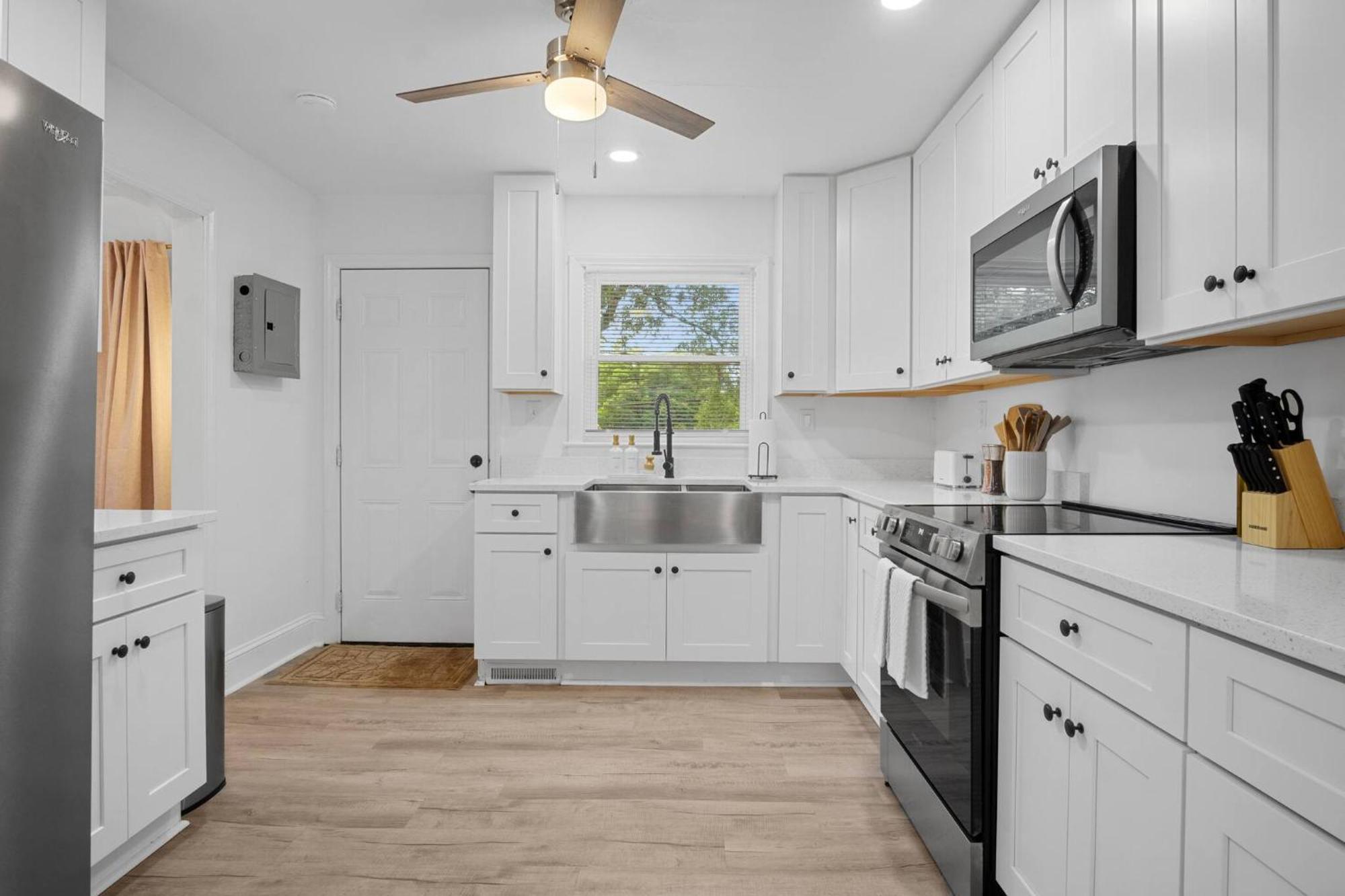 Holiday home 3bd Near Dt | Bbq, Backyard Games & Outdoor Dining Charlotte
