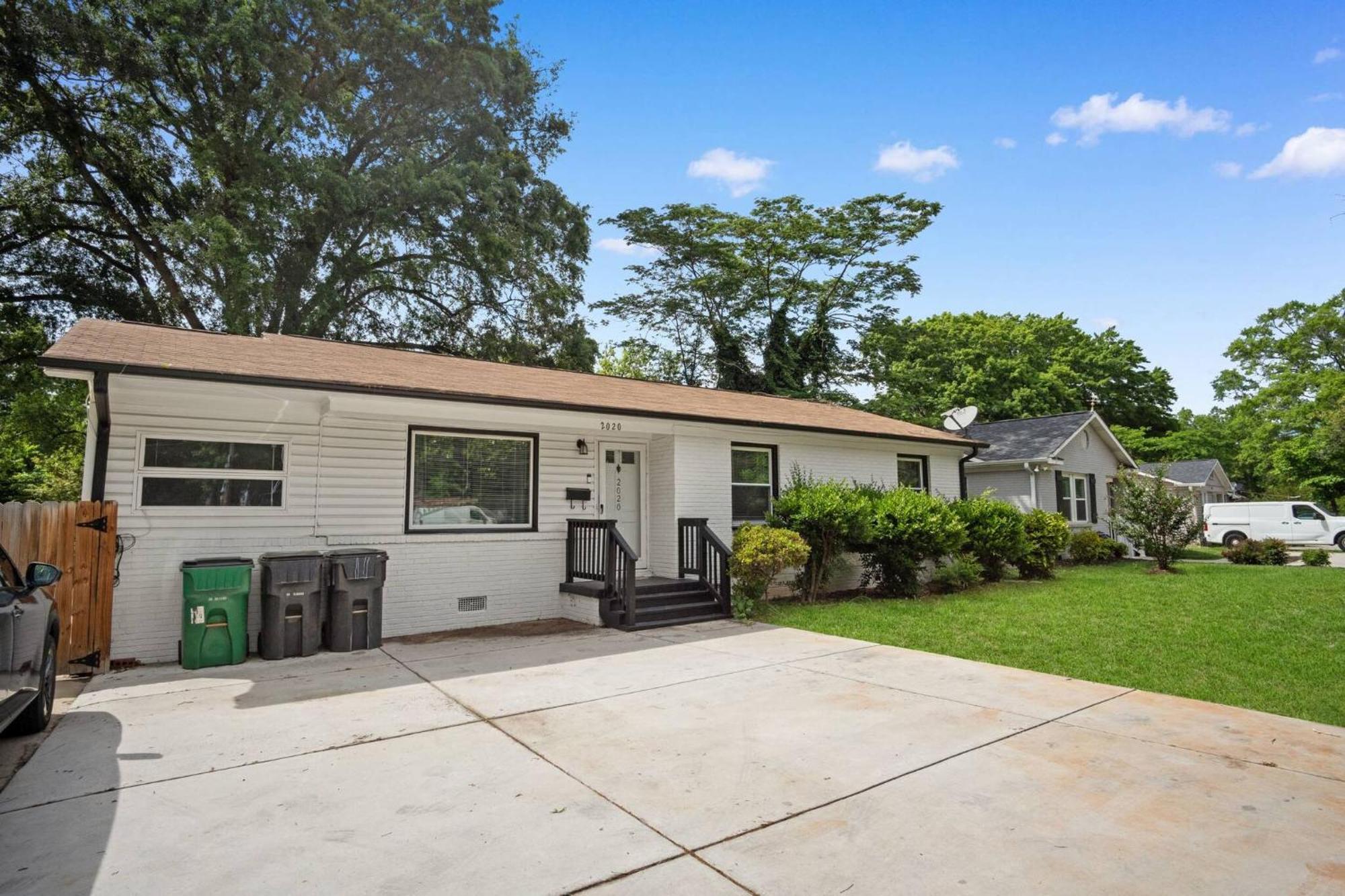3bd Near Dt | Bbq, Backyard Games & Outdoor Dining * Charlotte