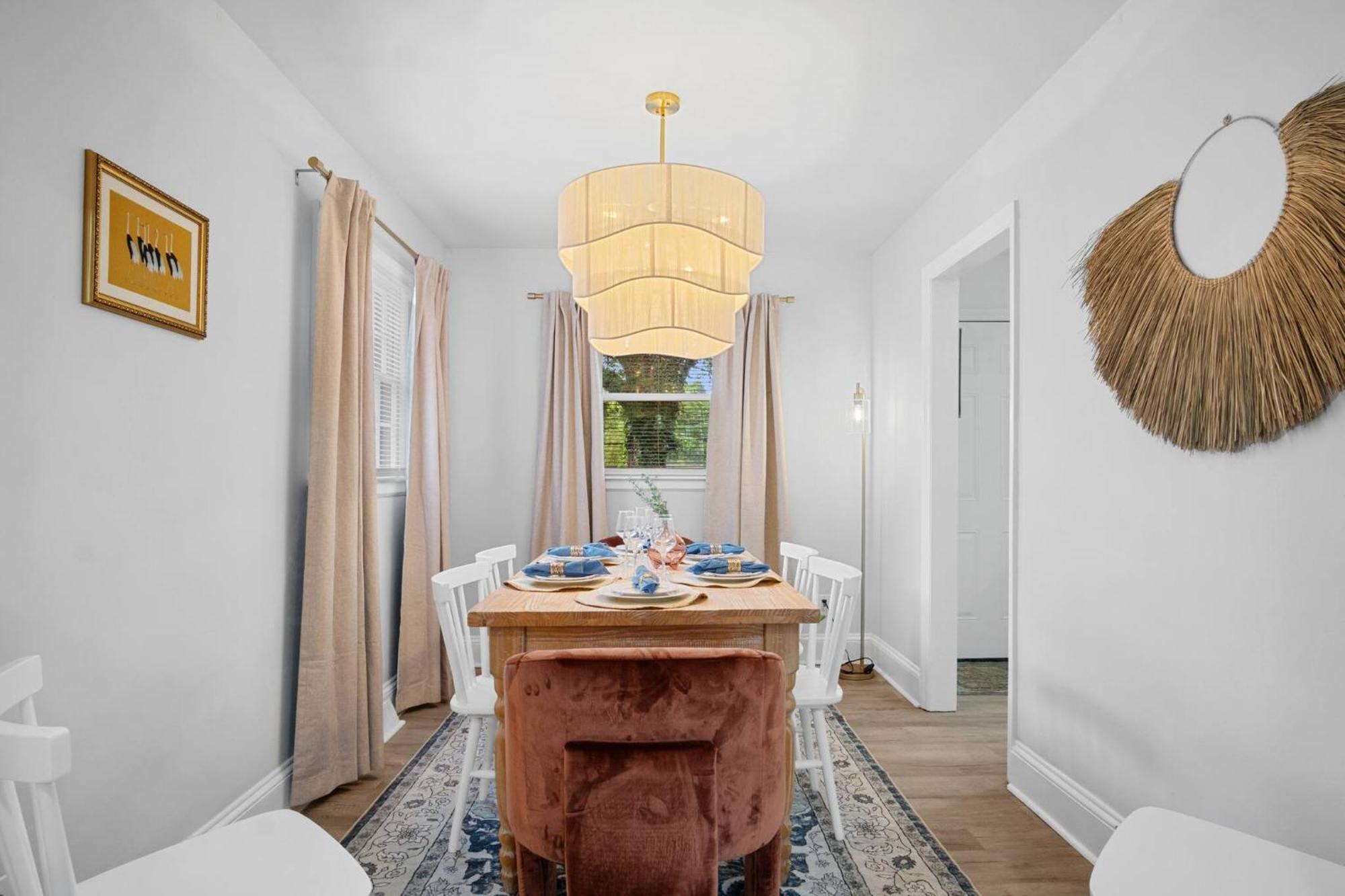 Holiday home 3bd Near Dt | Bbq, Backyard Games & Outdoor Dining *