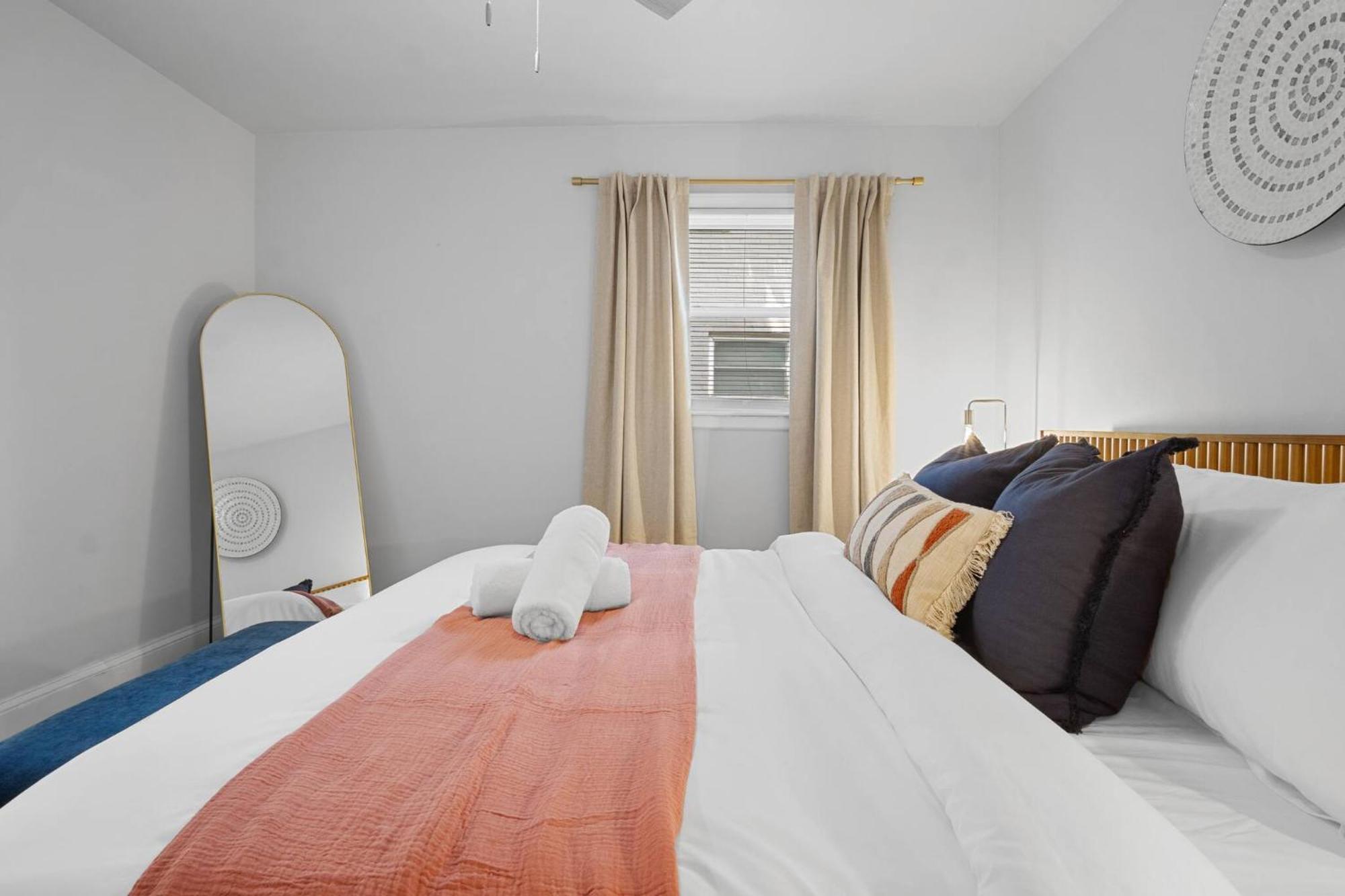 3bd Near Dt | Bbq, Backyard Games & Outdoor Dining