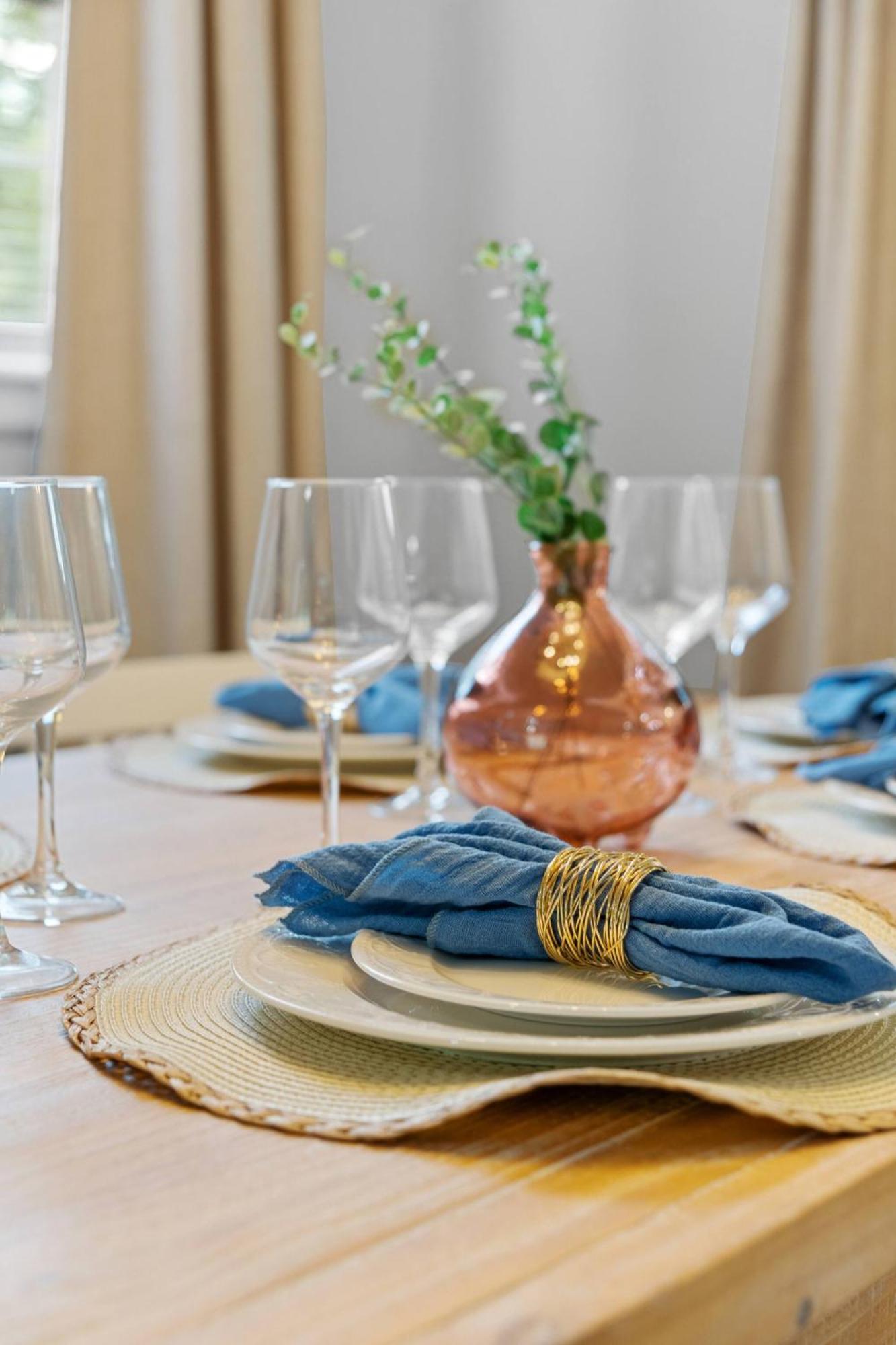 3bd Near Dt | Bbq, Backyard Games & Outdoor Dining Holiday home Charlotte