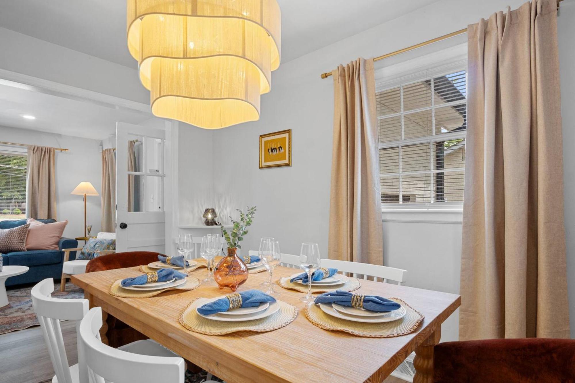 3bd Near Dt | Bbq, Backyard Games & Outdoor Dining *
