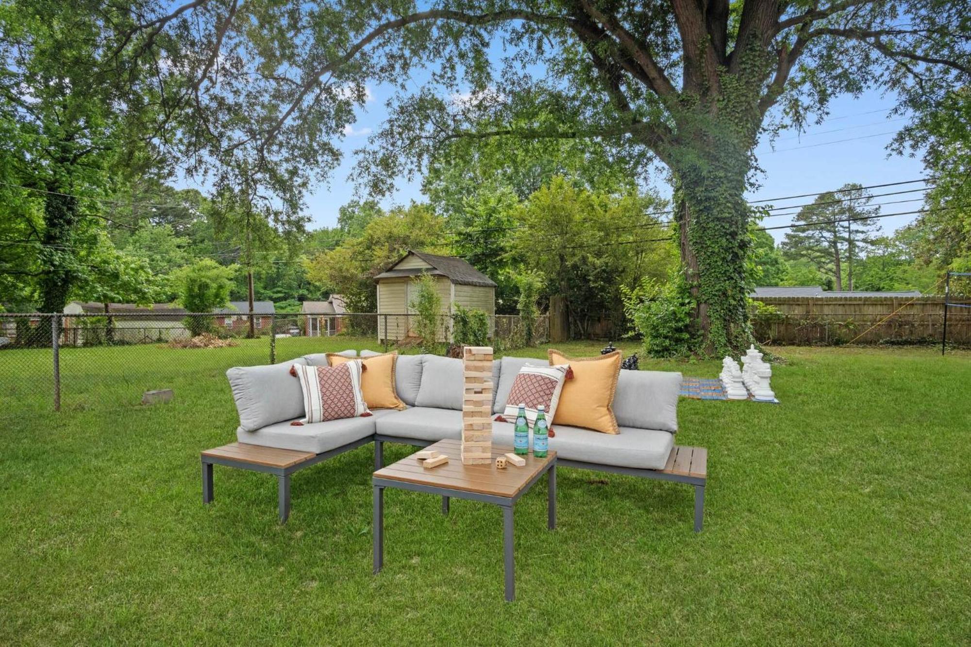 3bd Near Dt | Bbq, Backyard Games & Outdoor Dining *
