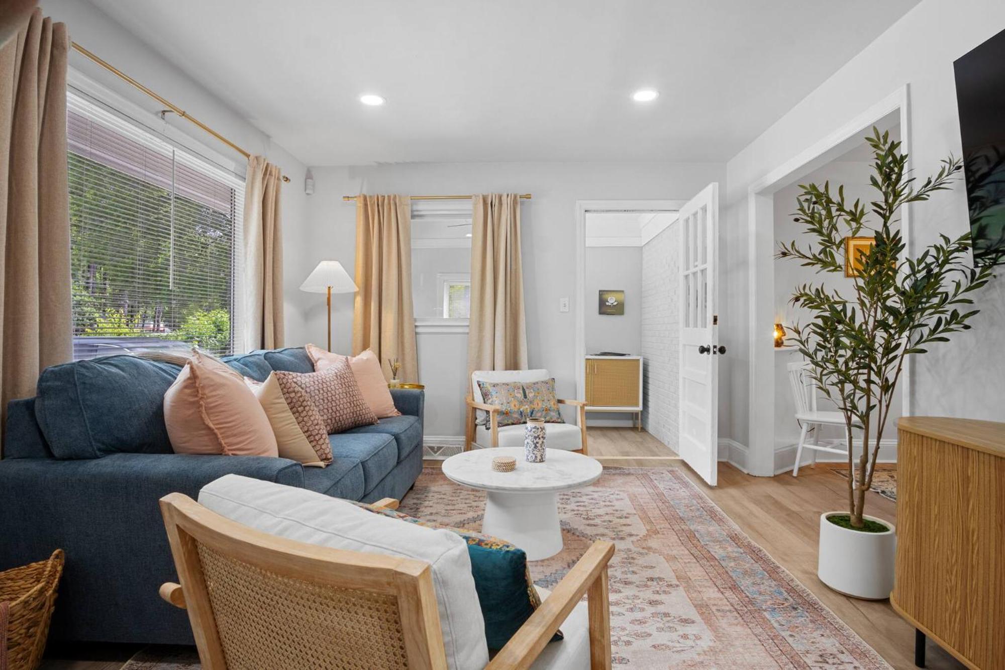 3bd Near Dt | Bbq, Backyard Games & Outdoor Dining